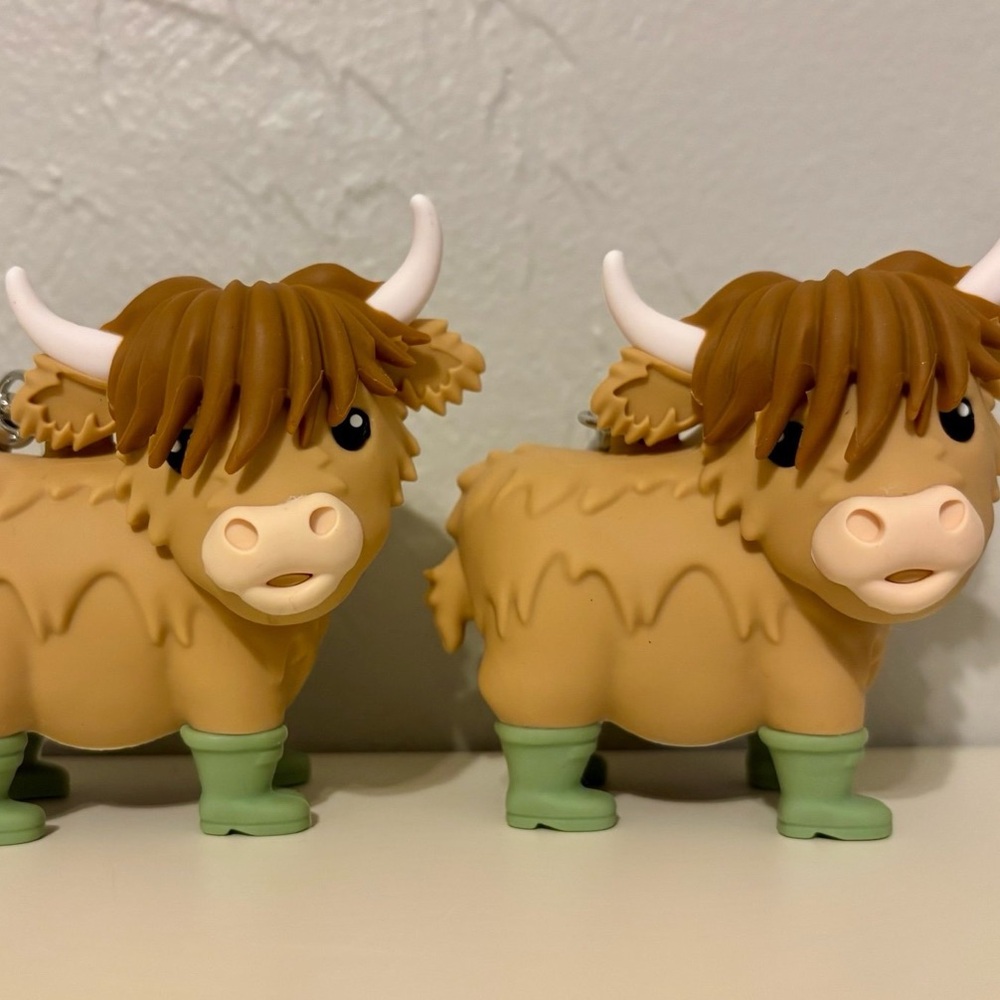 Bath & Body Works Highland Cow Sanitizer Pocketbac Holders